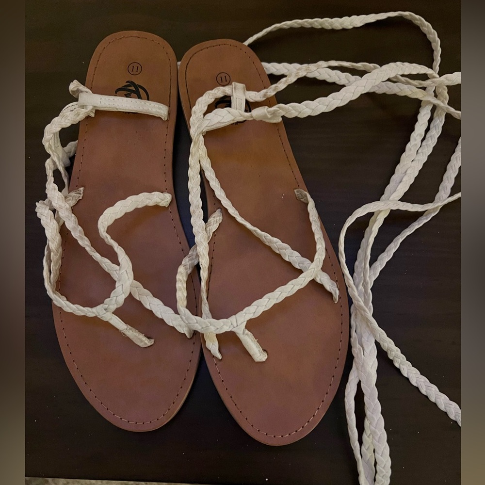 Tie sandals
